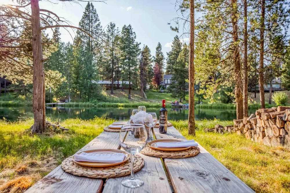 The Settle Inn Riverfront Retreat