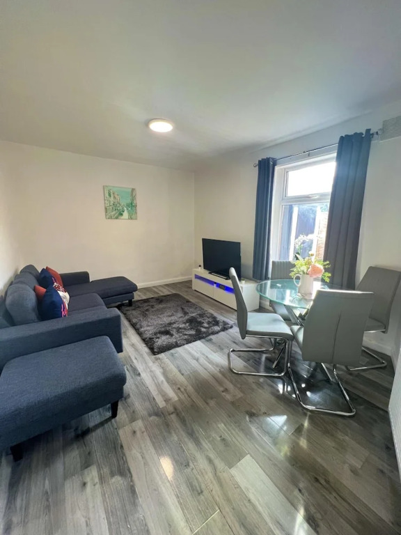 Birmingham Blissful Retreat - 4 Bedroom