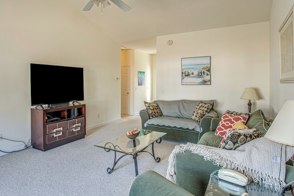 Pool Access & Pond Views: Longs Home Near Golf!