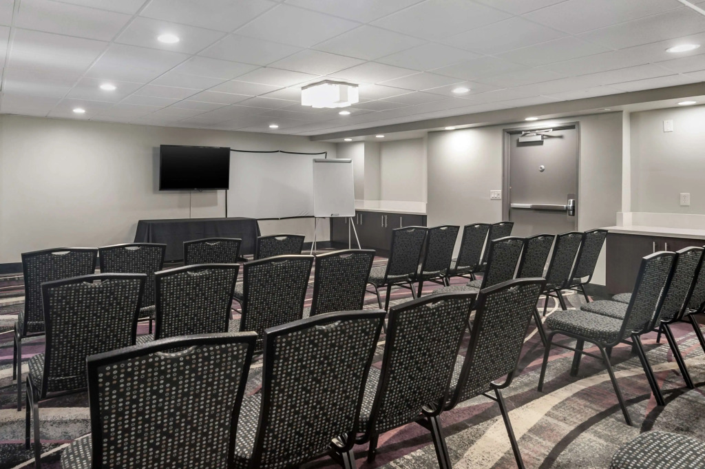 Best Western Plus Commerce Hotel