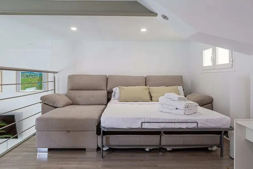 Two Bedroom Duplex for 9 in Hortaleza near Metro