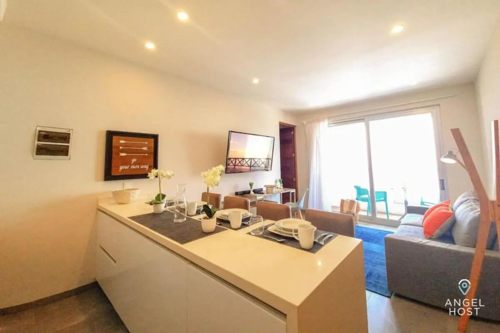 2Br W Dual Pools, Near Beach & 5Th Ave