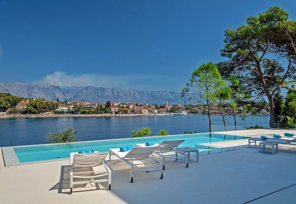 Beachfront Villa Seven Sins with Pool