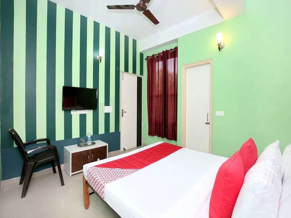 OYO 12379 Hotel Riyasat