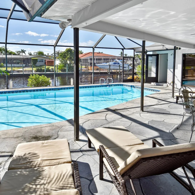 Belle Paradise heated Pool boating Oasis of calm