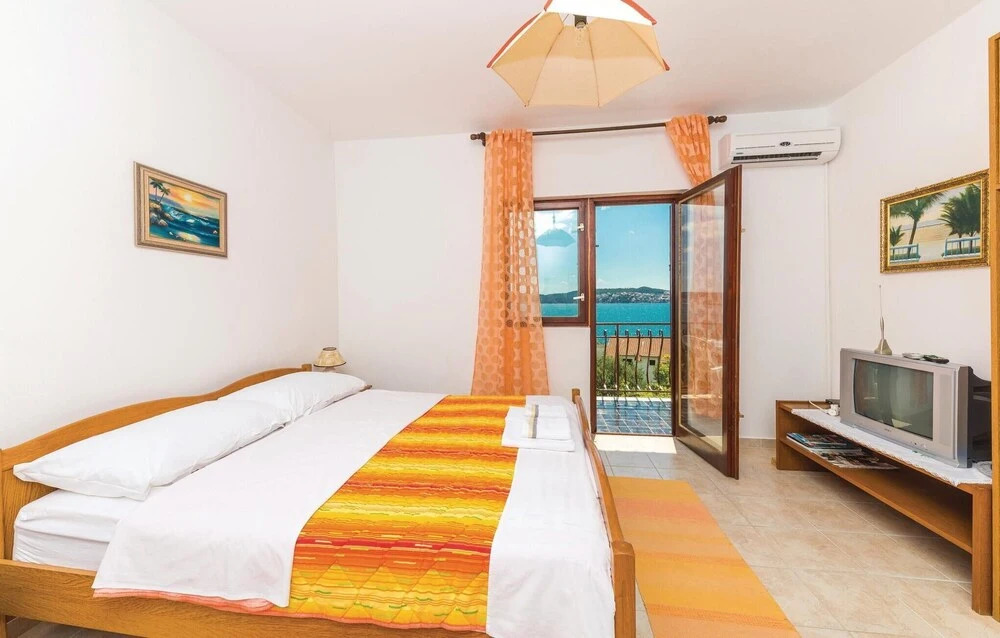 Beautiful Apartment in Seget Donji With 1 Bedrooms and Wifi