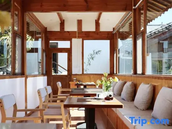 Lijiang Sadhu Inn