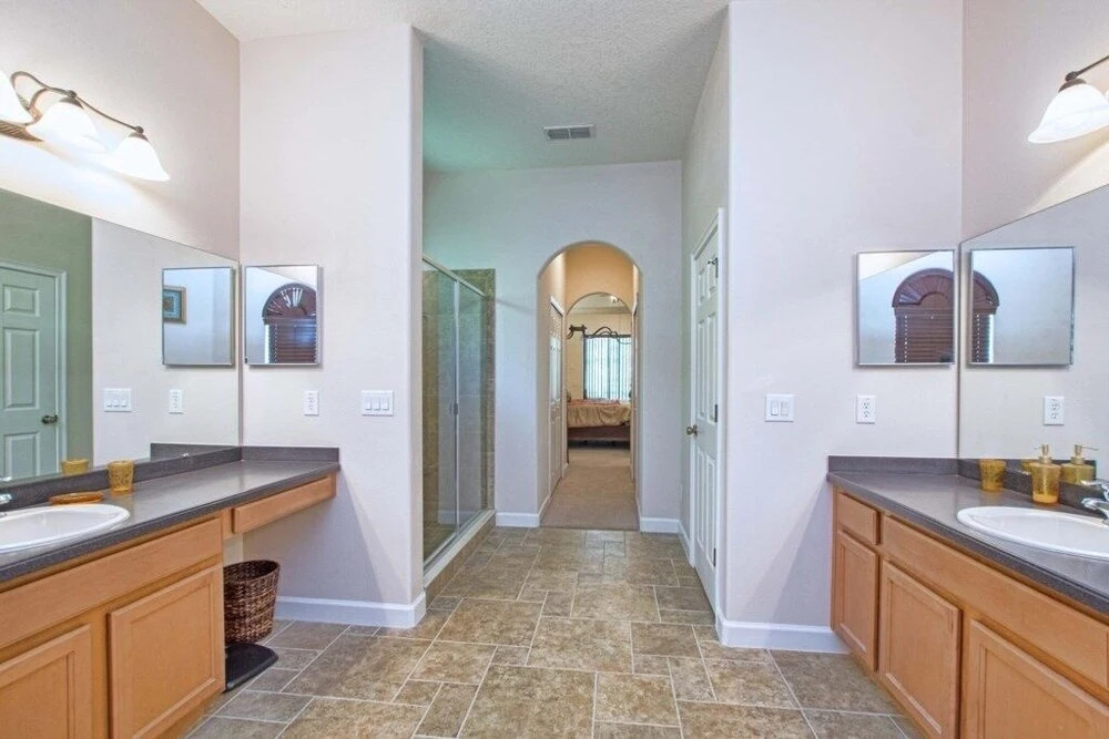 Private Oasis With Pool & Spa- 3400clr 4 Bedroom Home by RedAwning
