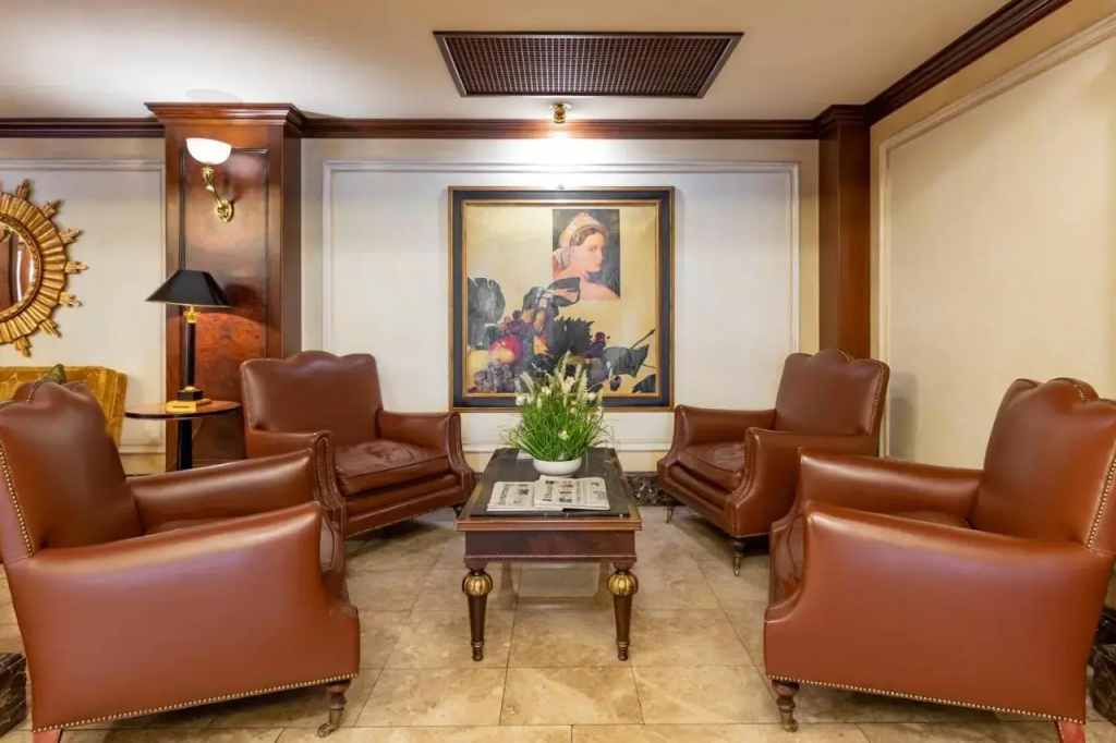 River Chateau Hotel