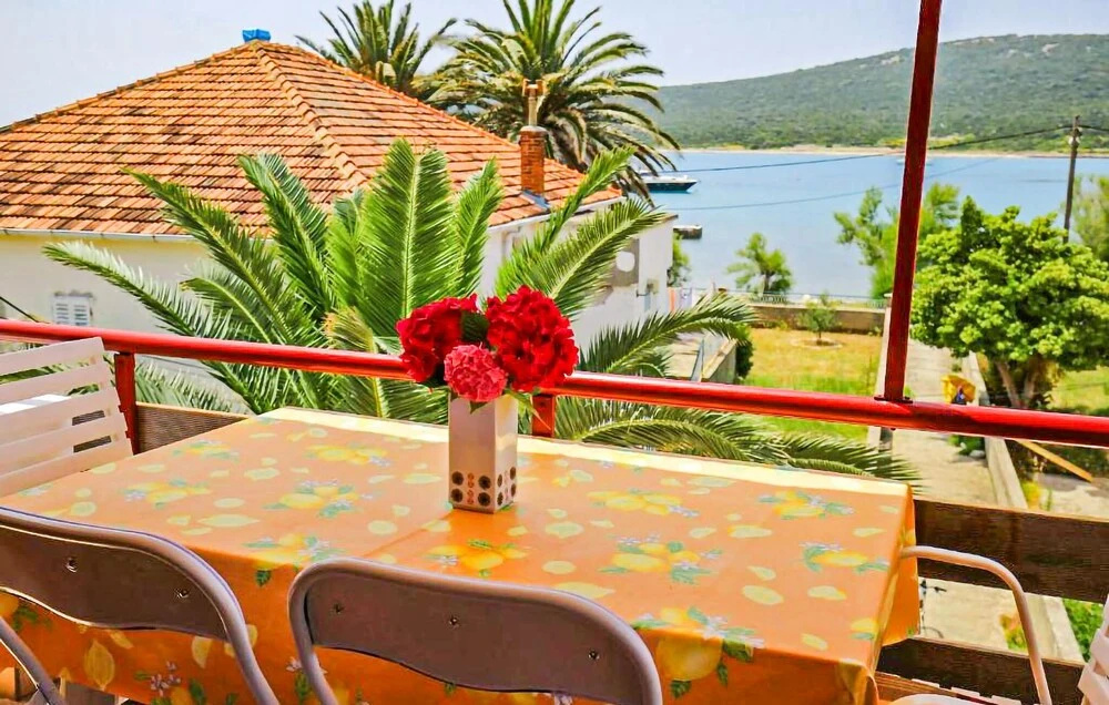 Amazing Apartment in Otok Ist With Wifi and 2 Bedrooms