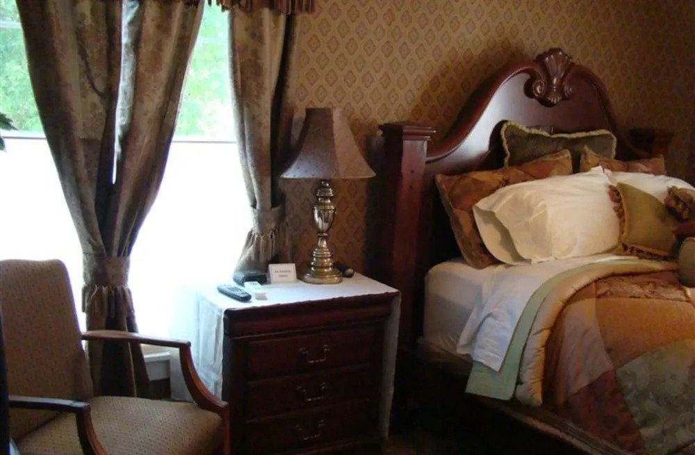 Vintage Charm Bed and Breakfast Hotel
