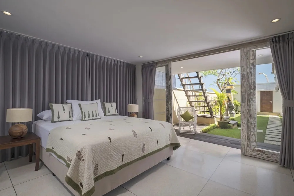 Villa Manggala - 13 mins walk to Berawa Beach