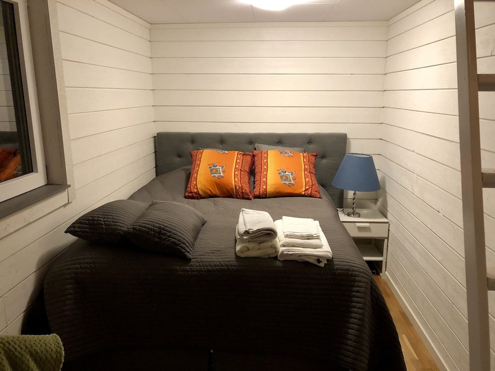 Hills Loft Cottage with Sauna
