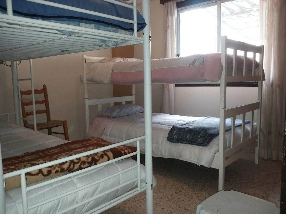 Costas Hostel Action