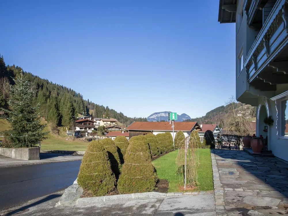 Pleasant Apartment With Ski Storage,balcony, Garden, Parking