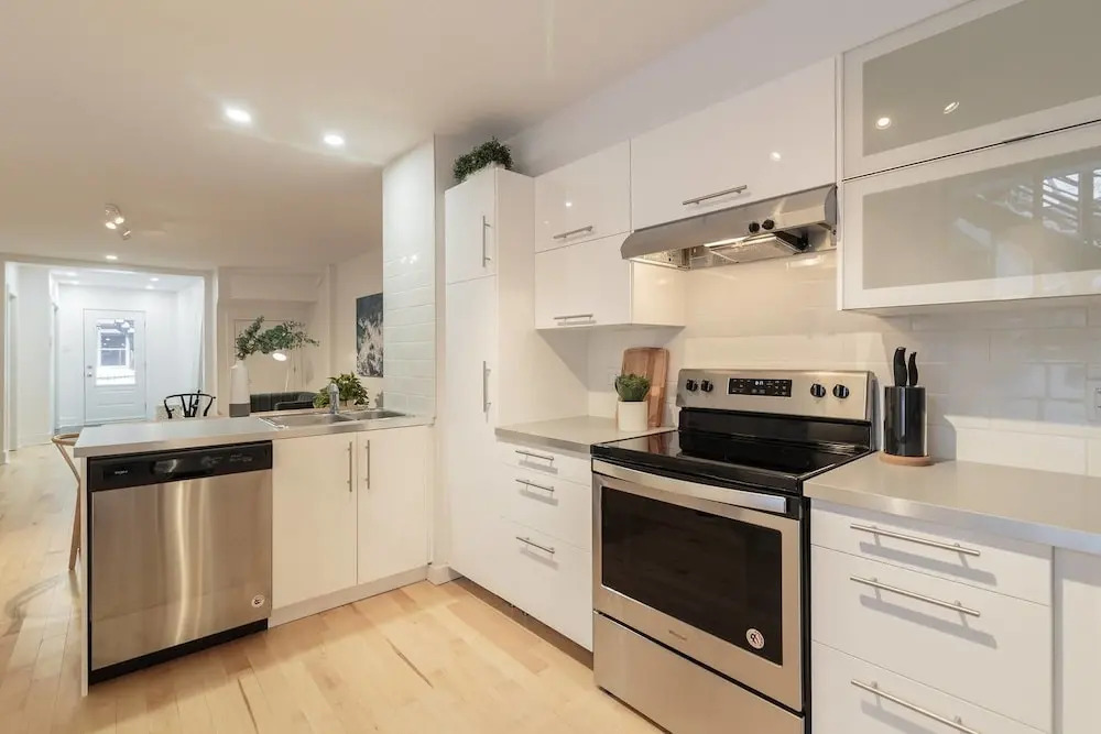 3 Br Luxury & Spacious Apartment in Little Italy