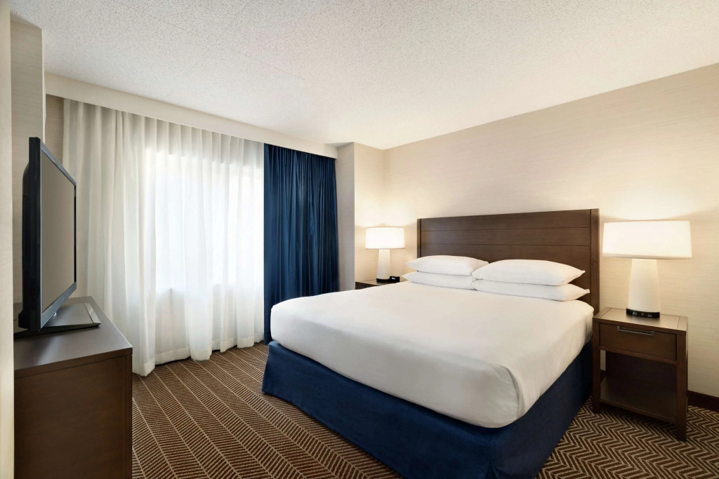 Embassy Suites Boston at Logan Airport