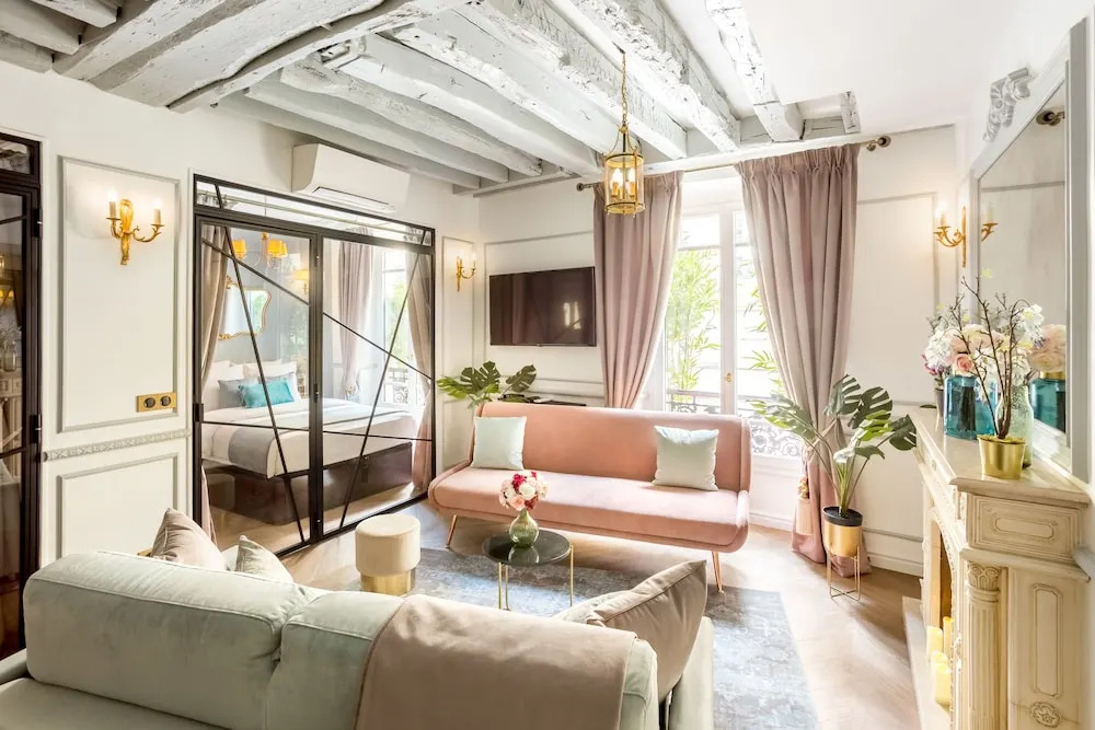 Luxury 4 Bedroom 3 Bathroom Louvre - AC
