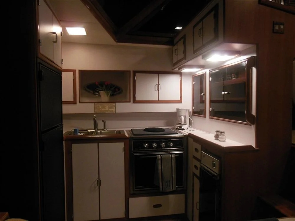 Dockside Yacht Lodging