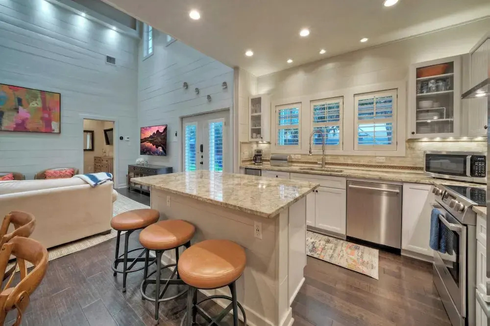 16 Palms by Avantstay Luxury Getaway, Backyard Oasis Pool & Playscape Access