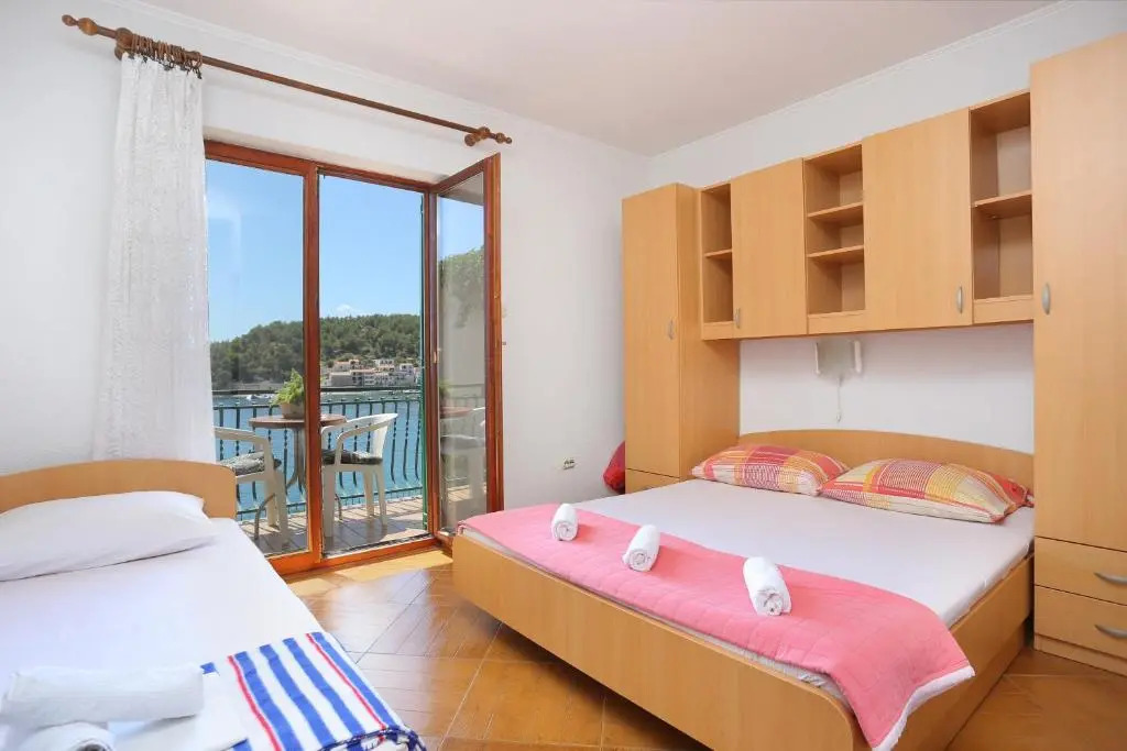 Apartments by the sea Drvenik Donja vala, Makarska - 19006