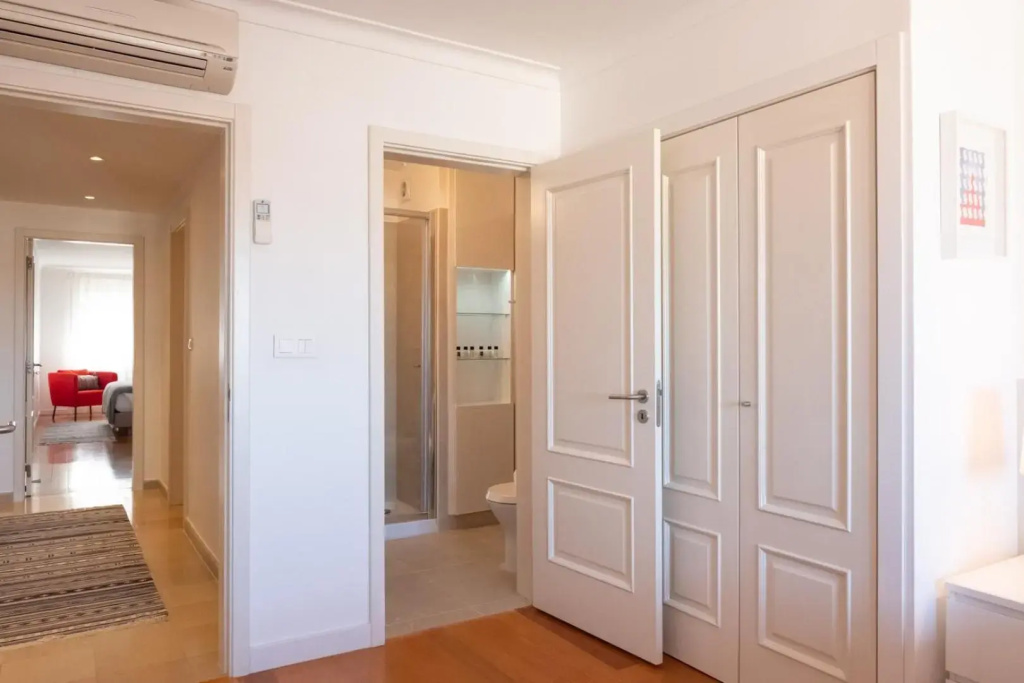 Stylish and Beautiful Apartment with Parking 24 by Lisbonne Collection