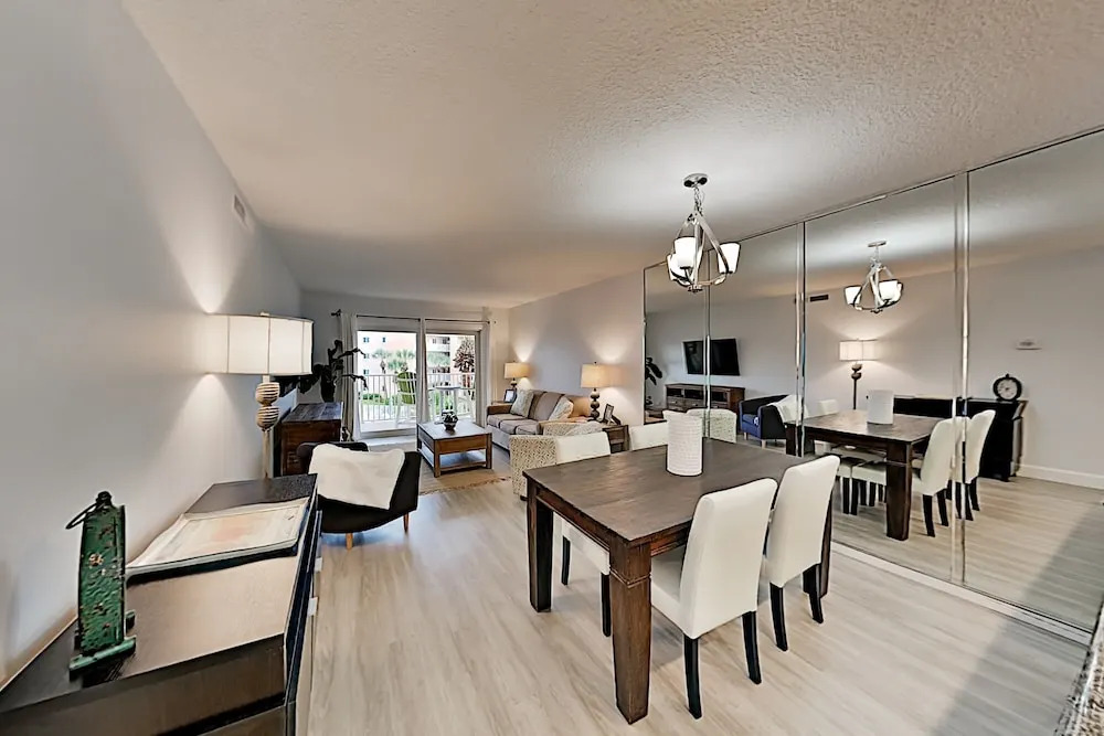 Modern Ocean Tennis & Racquet Club W/ Pools 2 Bedroom Condo