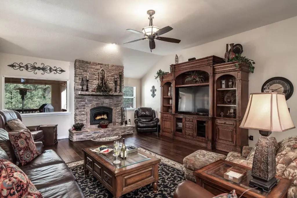 Mountain Soiree, 4 Bedrooms, Fireplace, Hot Tub, Covered Deck, Sleeps 8