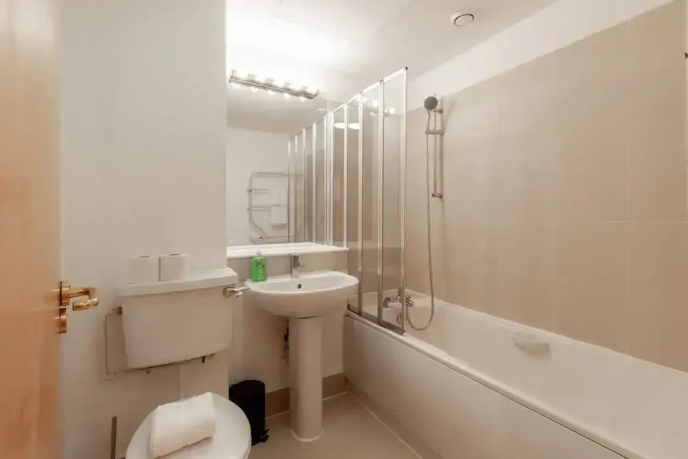 Comfy Apartments in Queensway