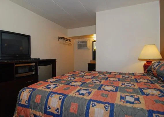 Rodeway Inn & Suites