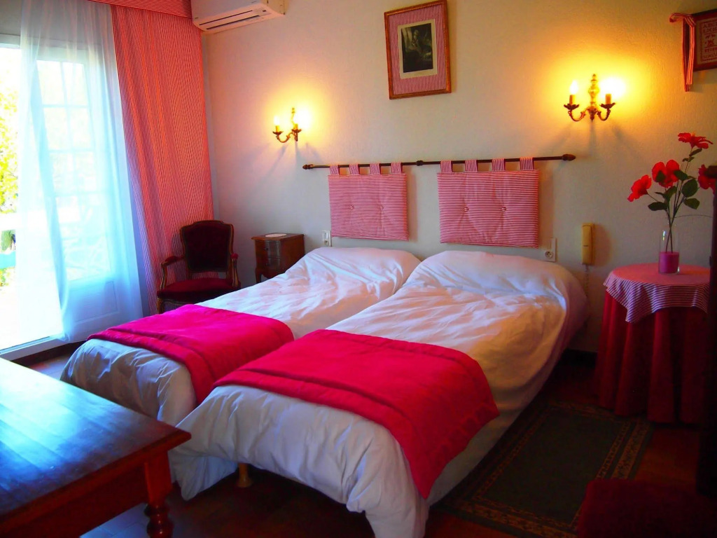 Hôtel et AppartHôtel Le Relais Du Val DOrbieu