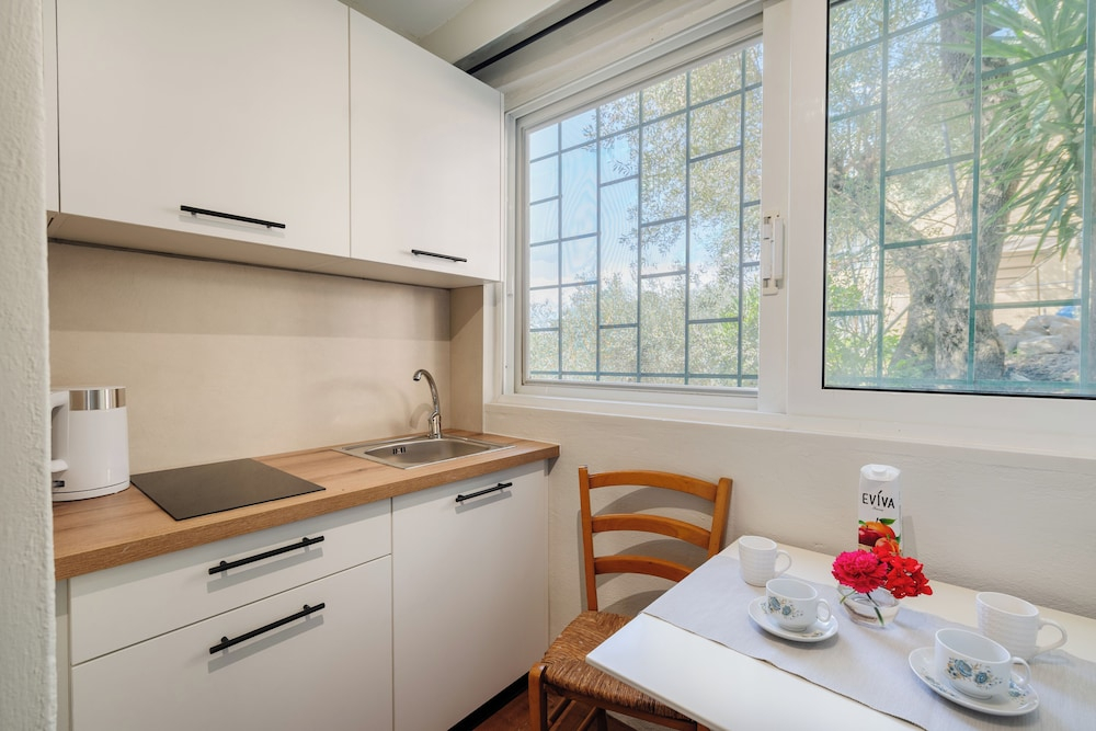 The 7 Trees Apartments by Konnect, Nisaki