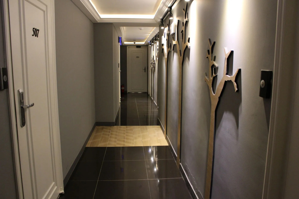 Hotel Story