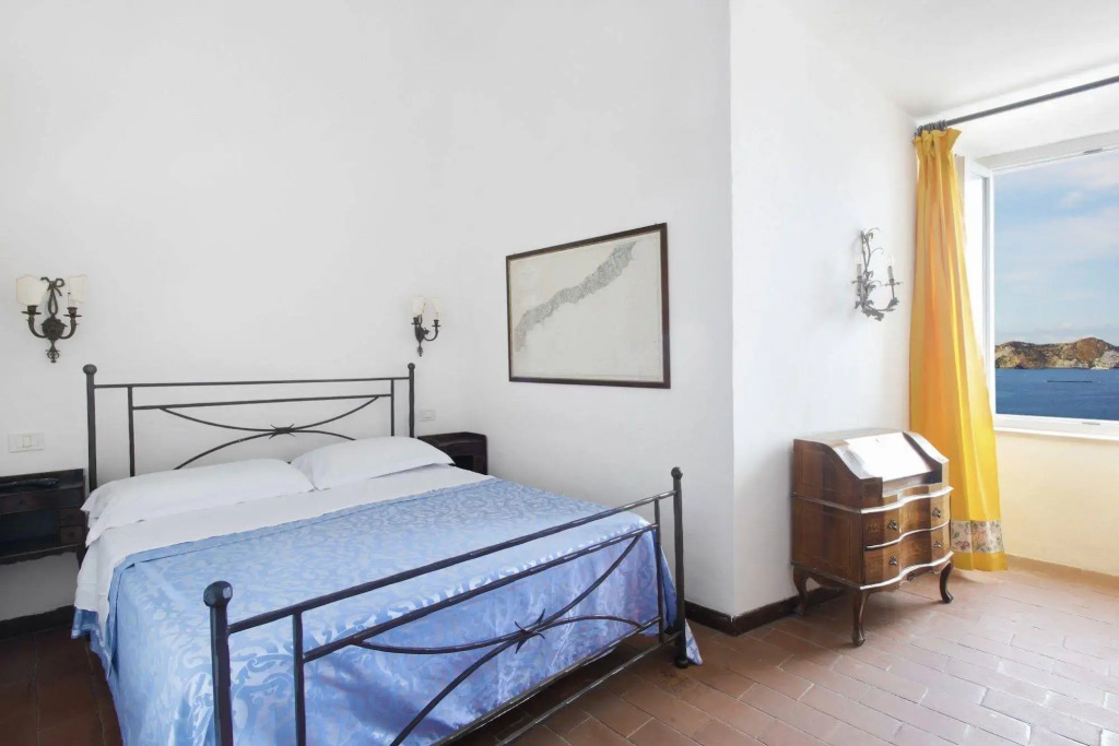Hotel Torre Dei Borboni