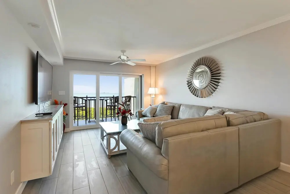 Land's End 403 Building 10 Fully Updated / Beachfront Condo!