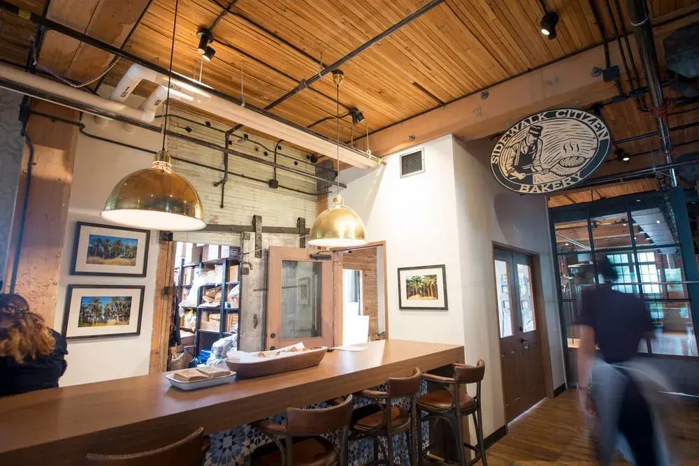 Monki Di Executive Suites - GLAS - Luxury Inner City Home 3 min to Downtown w Private Rooftop Patio Fireplace