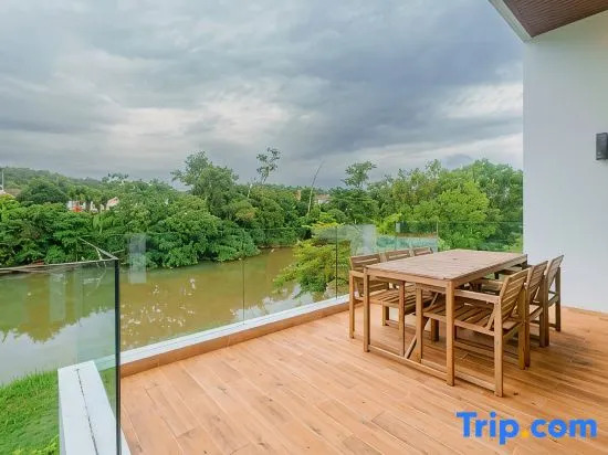 Niva Villa - Modern Private Pool with & Lake View near Phuket Town