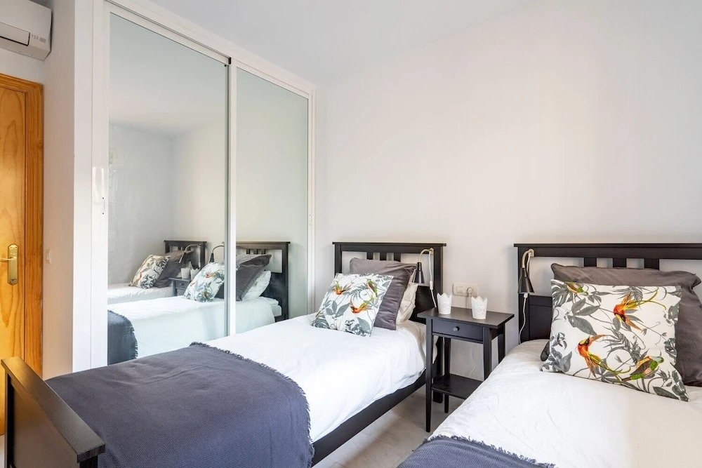 Bright Apartment with Sea View and Terrace Ref 53