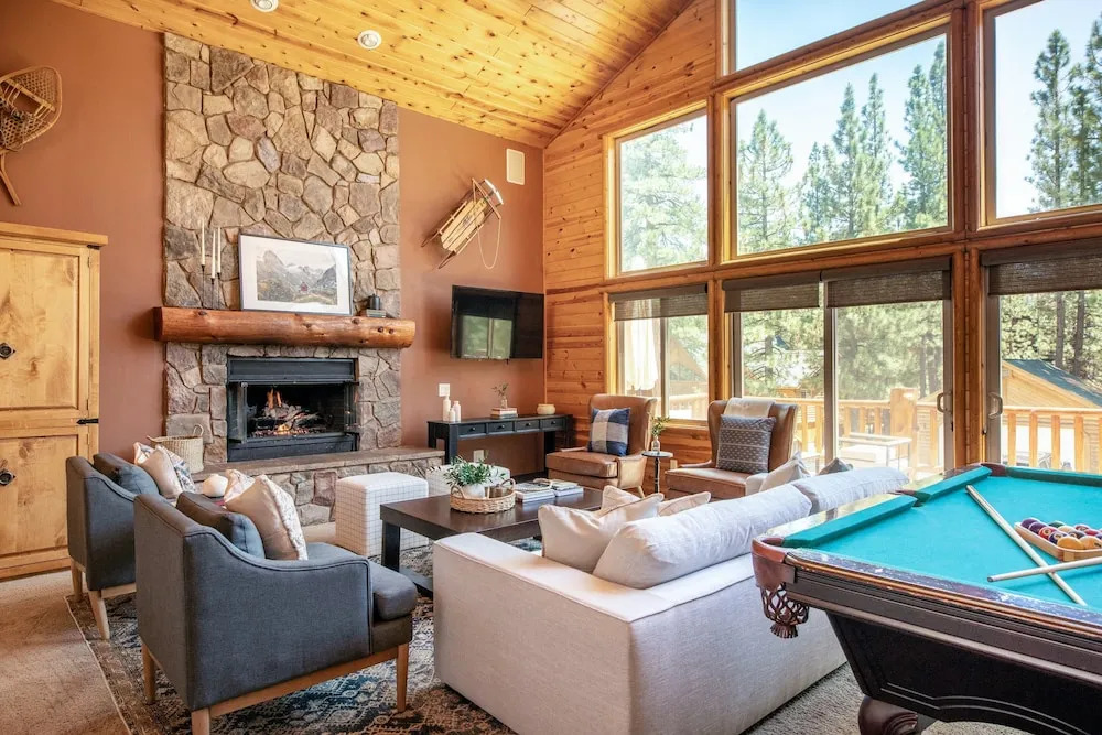 Bernard by Avantstay Luxurious Cabin in Big Bear w/ Hot Tub & Pool Table