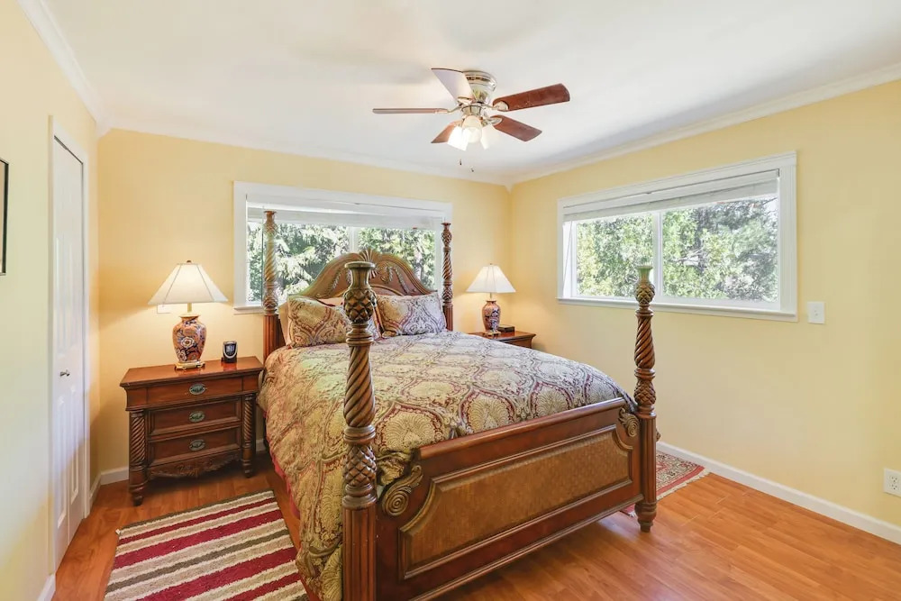Groveland Vacation Rental w/ Private Deck & Grill!