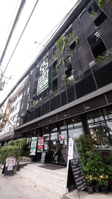Seatz station Hostel Female only
