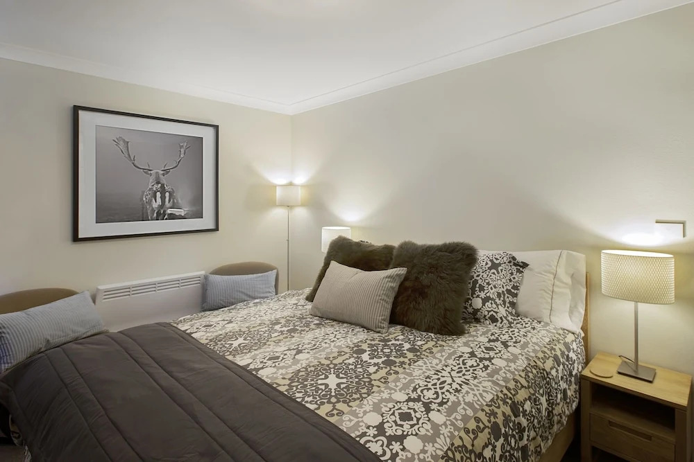 Avalanche 6 - Sophisticated style & modern comfort with a central loca
