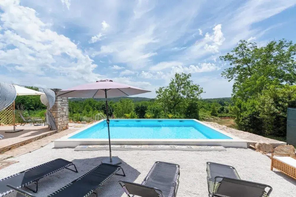 Holiday House with Private Pool Villa Ladybug