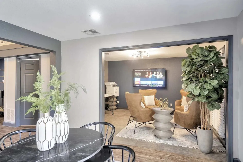 Lovely Midland Getaway With Fitness Center