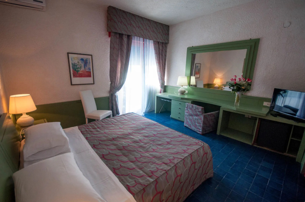 Marina Club Hotel
