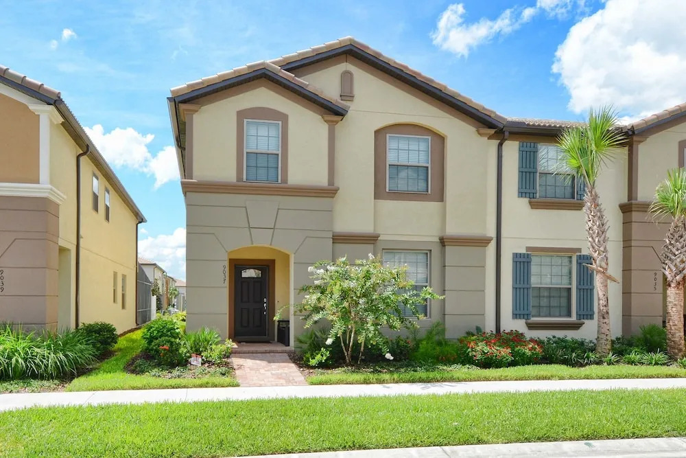 Windsor 5 Bed Townhouse w Splashpool - 3808WW