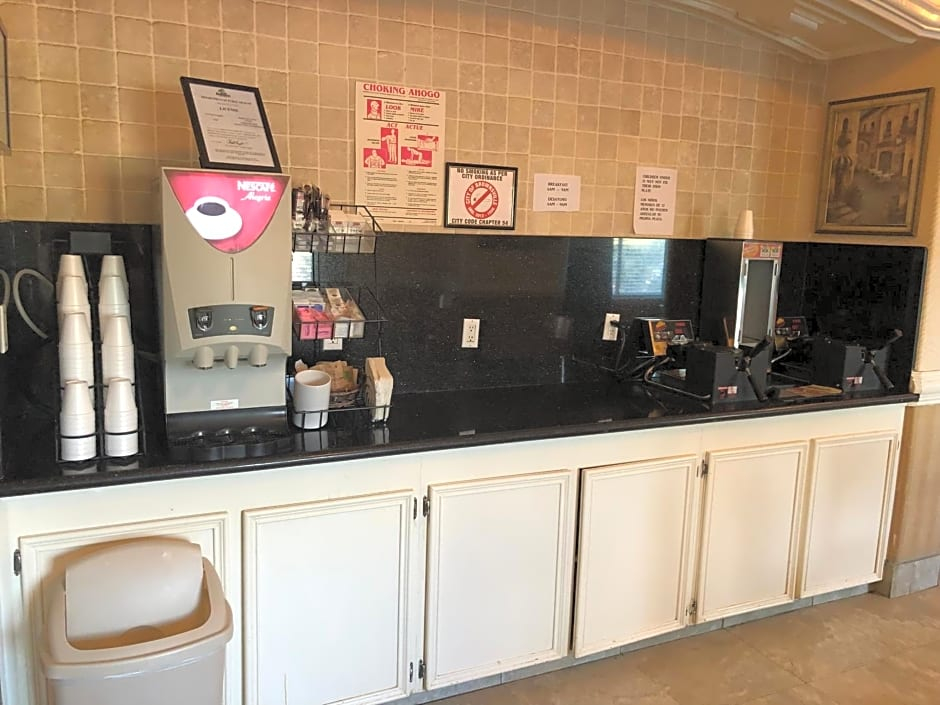 Deluxe Inn & Suites