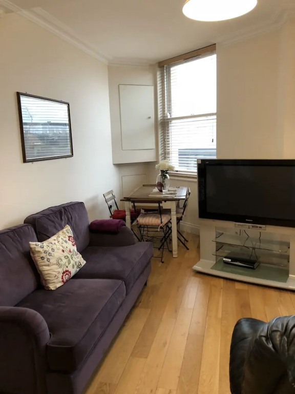 2 Bed Flat by Shoreditch Station Zone 1