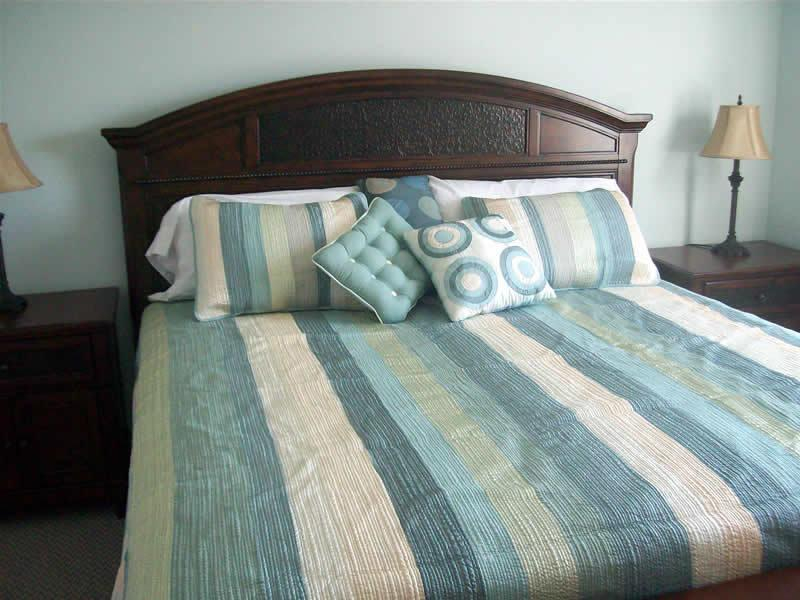 Cozy & Clean Second-Story Suite w/ Kitchenette & Free WiFi - Walk to the Harbor