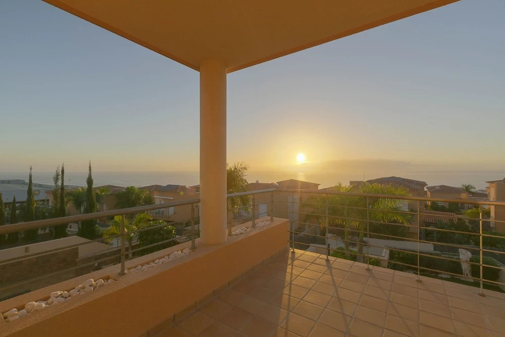 My Island Escape - Sea Views - Private Pool, Sauna